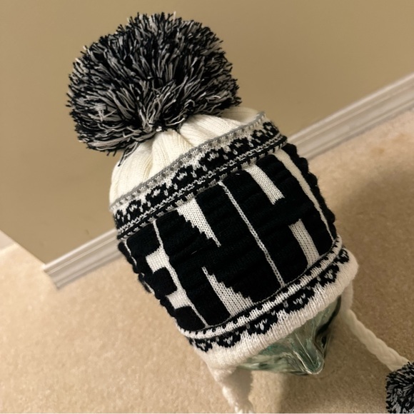 ⭐️ Robin Ruth Touque - Picture 8 of 8